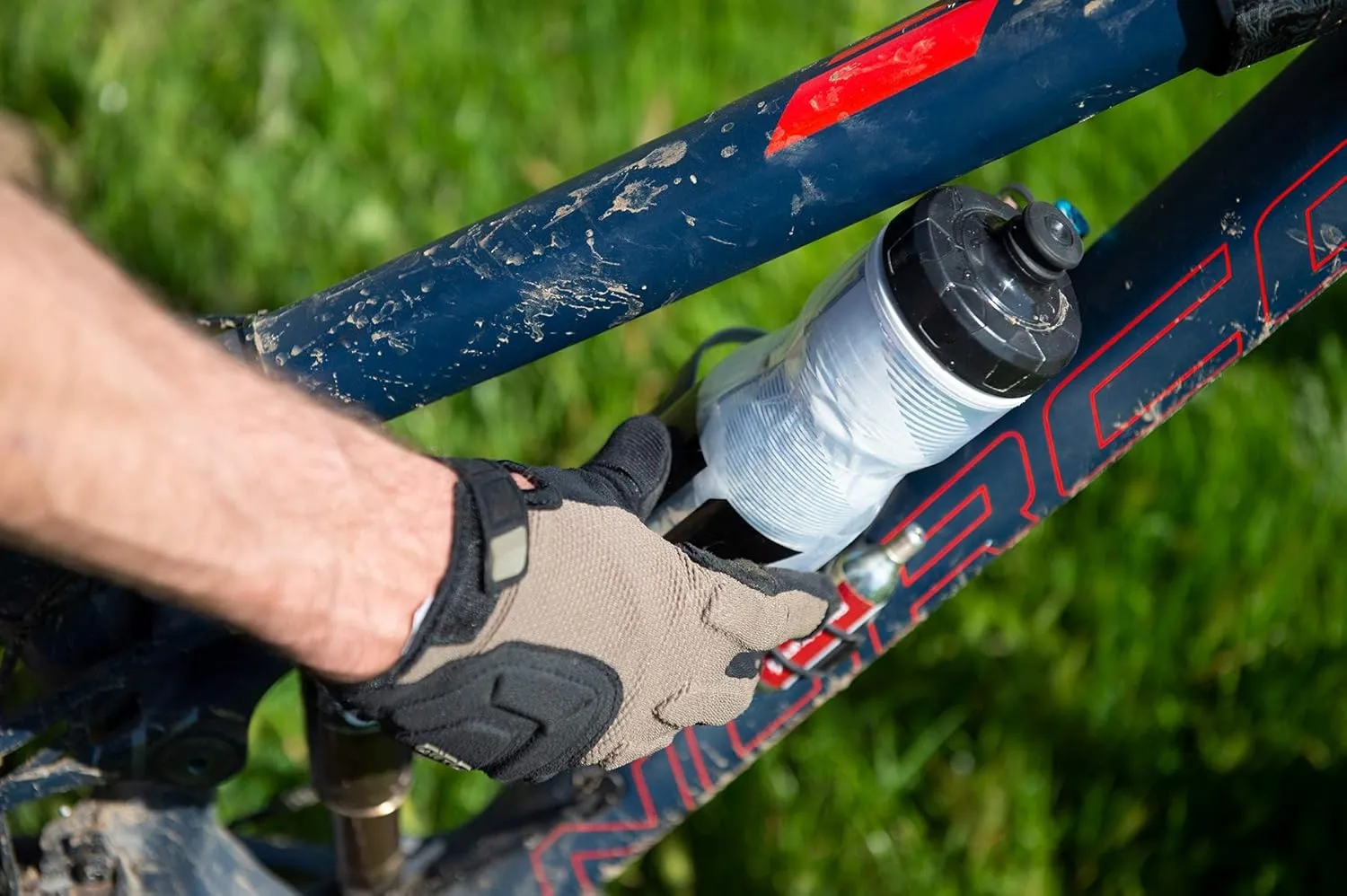 Blackburn Clutch Carbon Side-Entry Bike Bottle Cage (Black, Right)