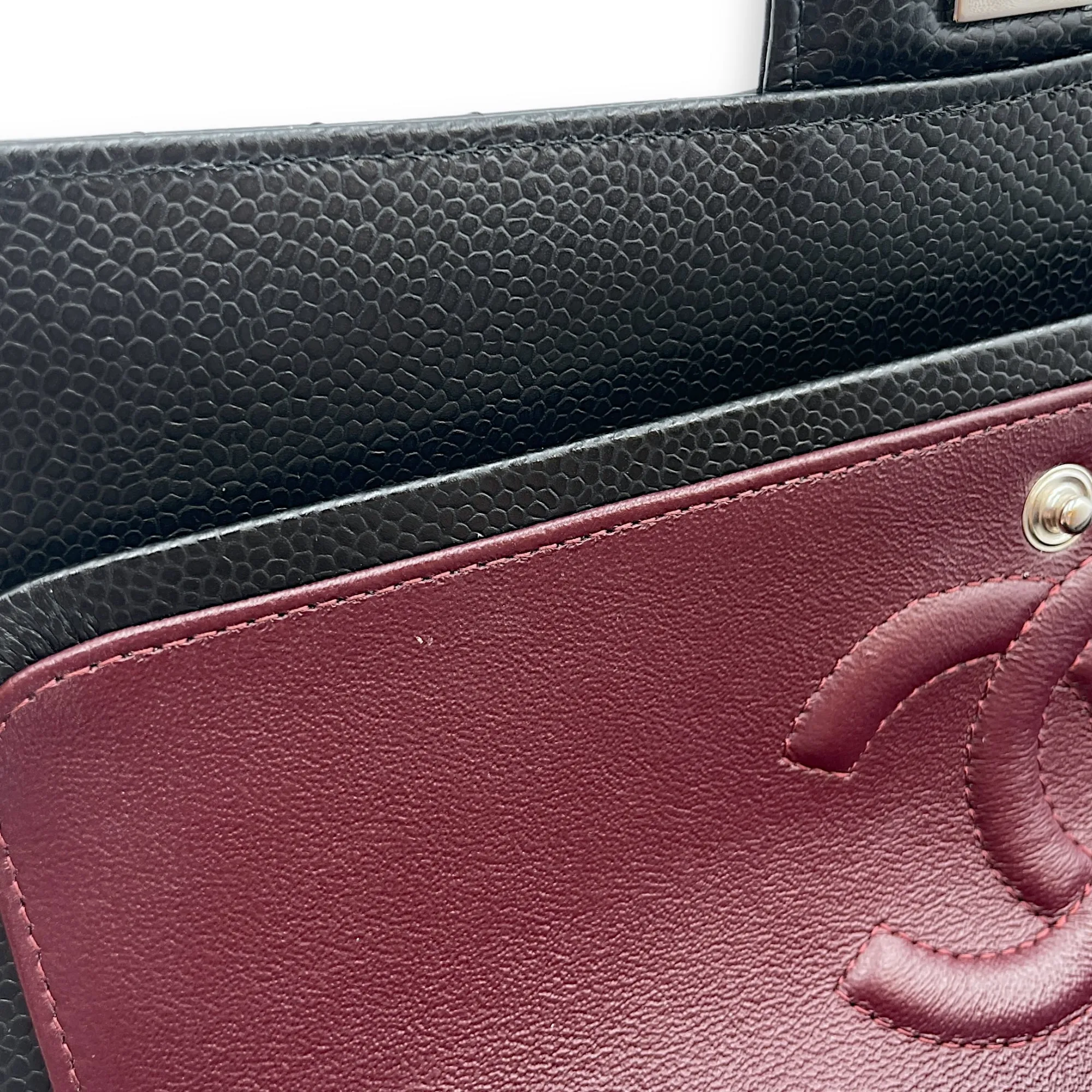 Classic (DF) Medium Black Shoulder Bag in Caviar Leather, Silver hardware