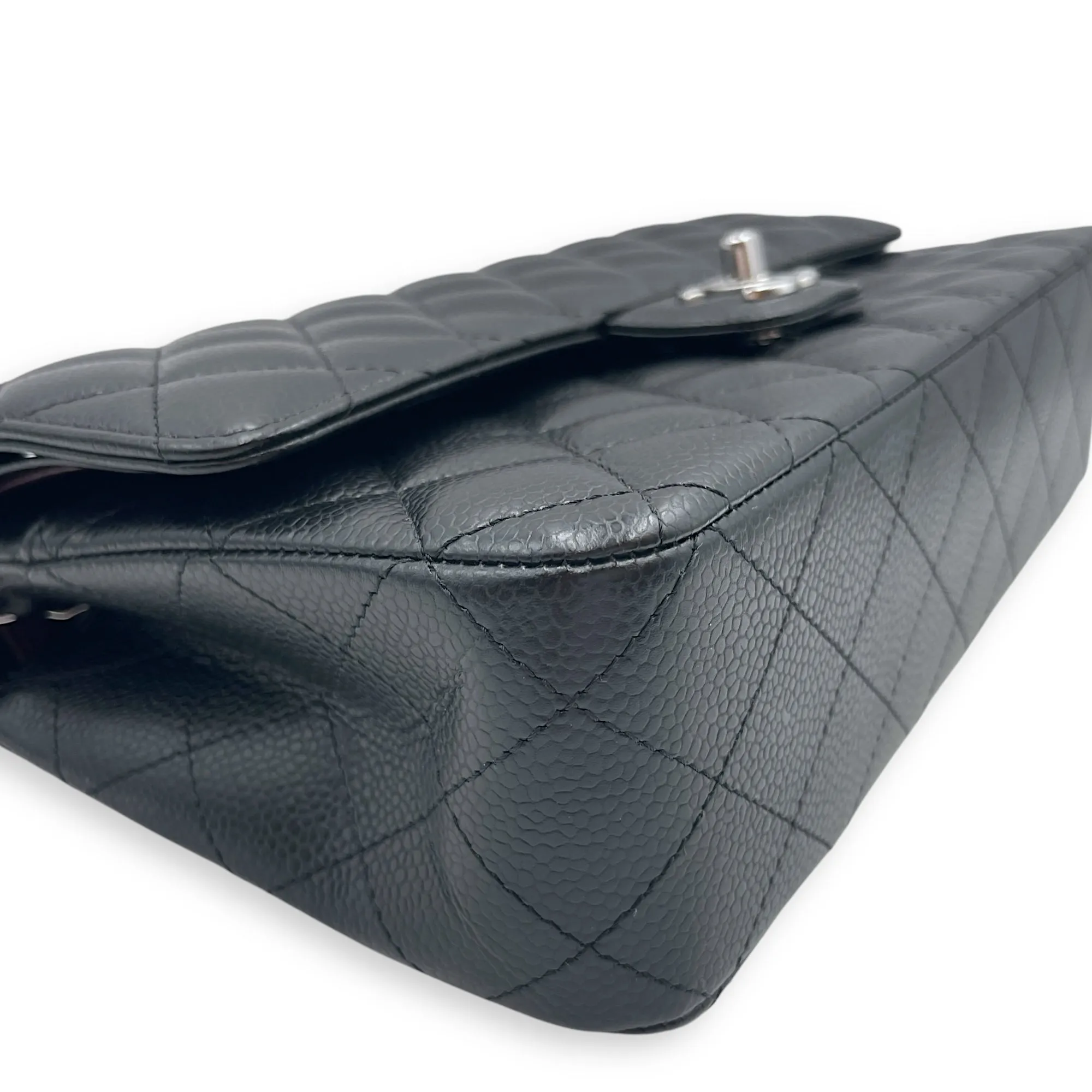Classic (DF) Medium Black Shoulder Bag in Caviar Leather, Silver hardware