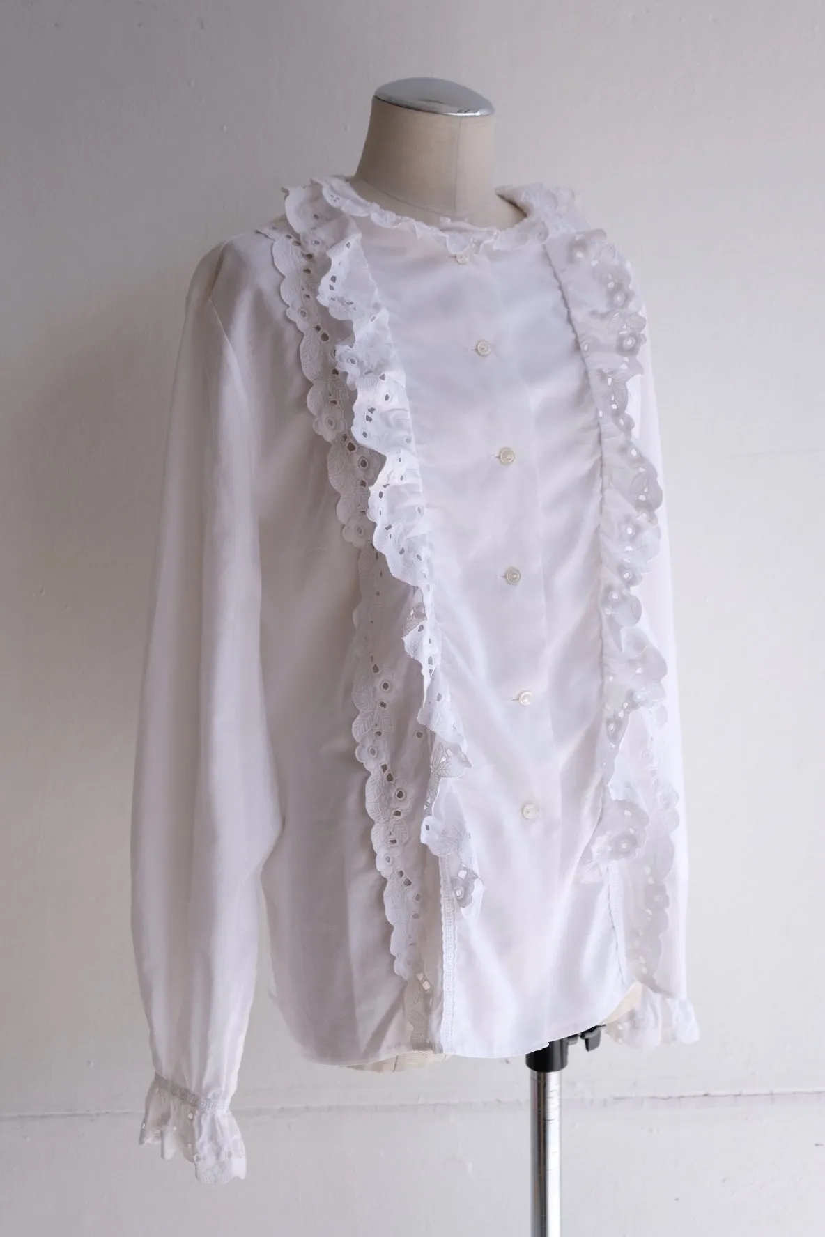 cotton lace trimmed blouse