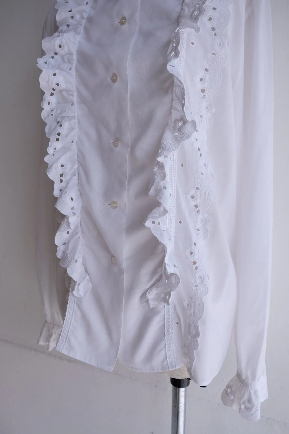 cotton lace trimmed blouse
