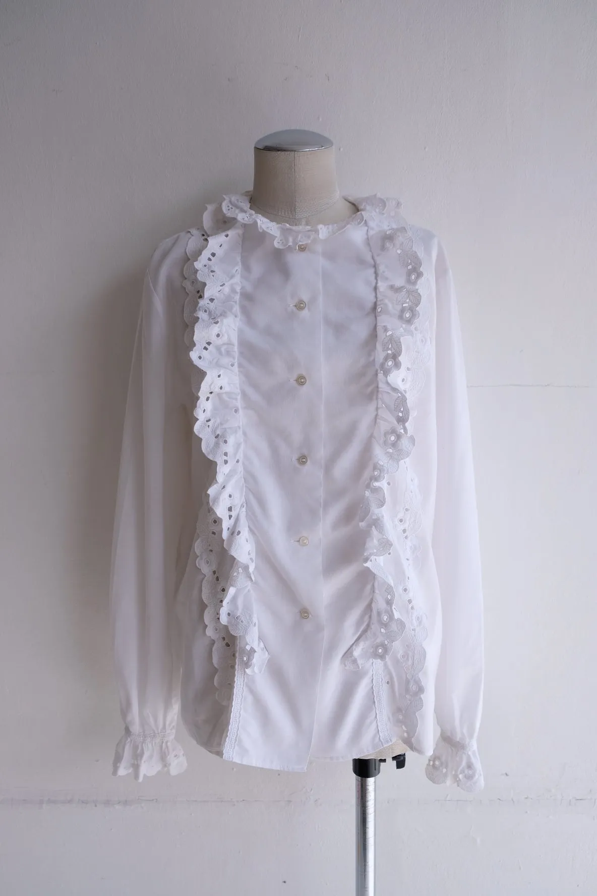 cotton lace trimmed blouse