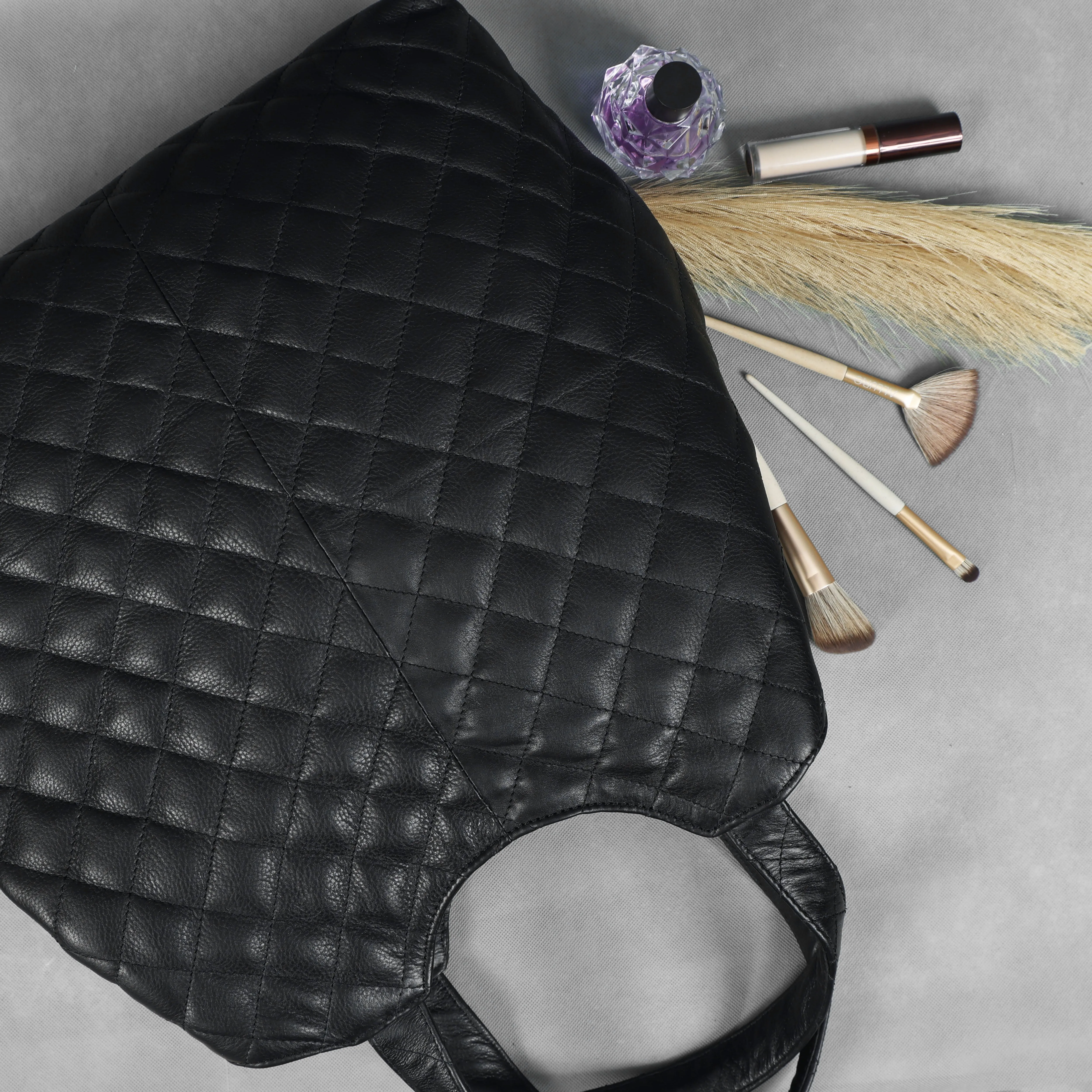Elegant Black Pure Leather Tote Bag for Women – Classic & Versatile. BG-1632