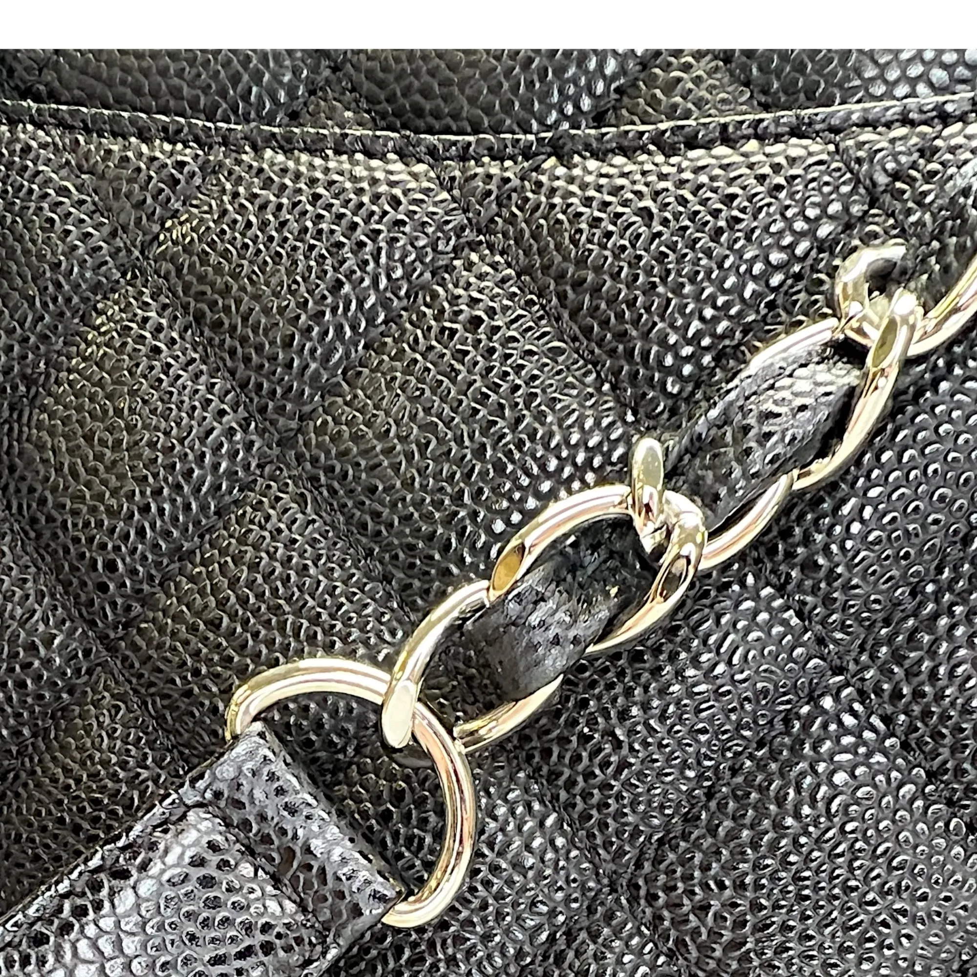 GST Black Shoulder Bag in Caviar Leather, Silver hardware