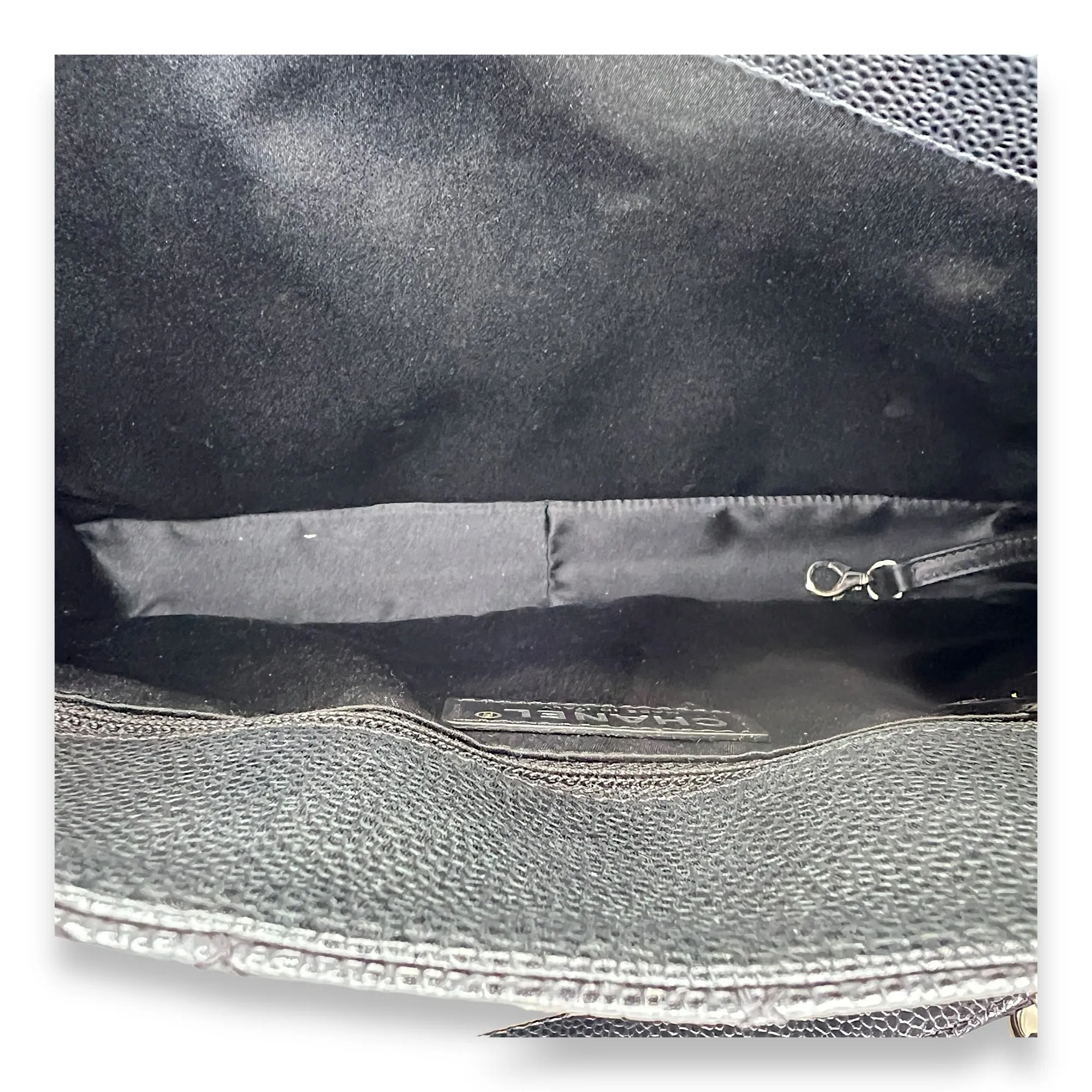 GST Black Shoulder Bag in Caviar Leather, Silver hardware