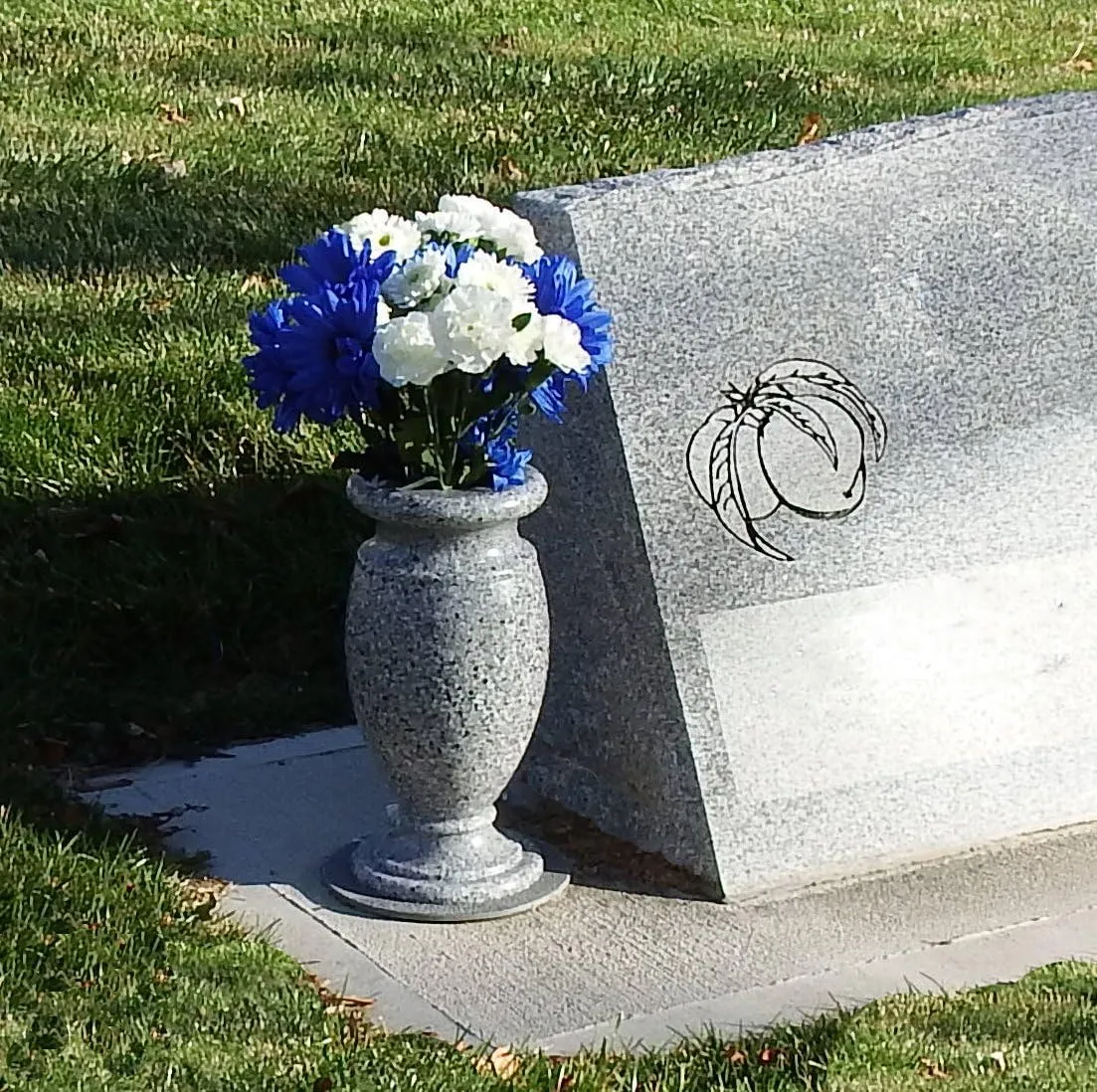 OPTIMUM Greek Memorial Cemetery Flower Vase - Plastic (Light Grey Granite Drainage Hole) with Metal Ground Spike, Grave Marker, Decorations for Gravesite, Headstone Flowers Holder, Garden Lawn