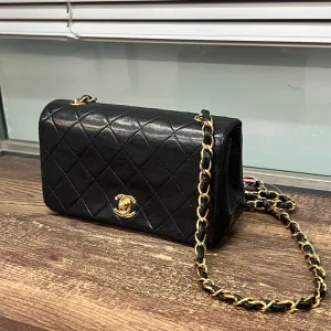 Preloved Chanel Leather Chain Shoulder Bag Z1587 Black Quilted Shoulder Bag