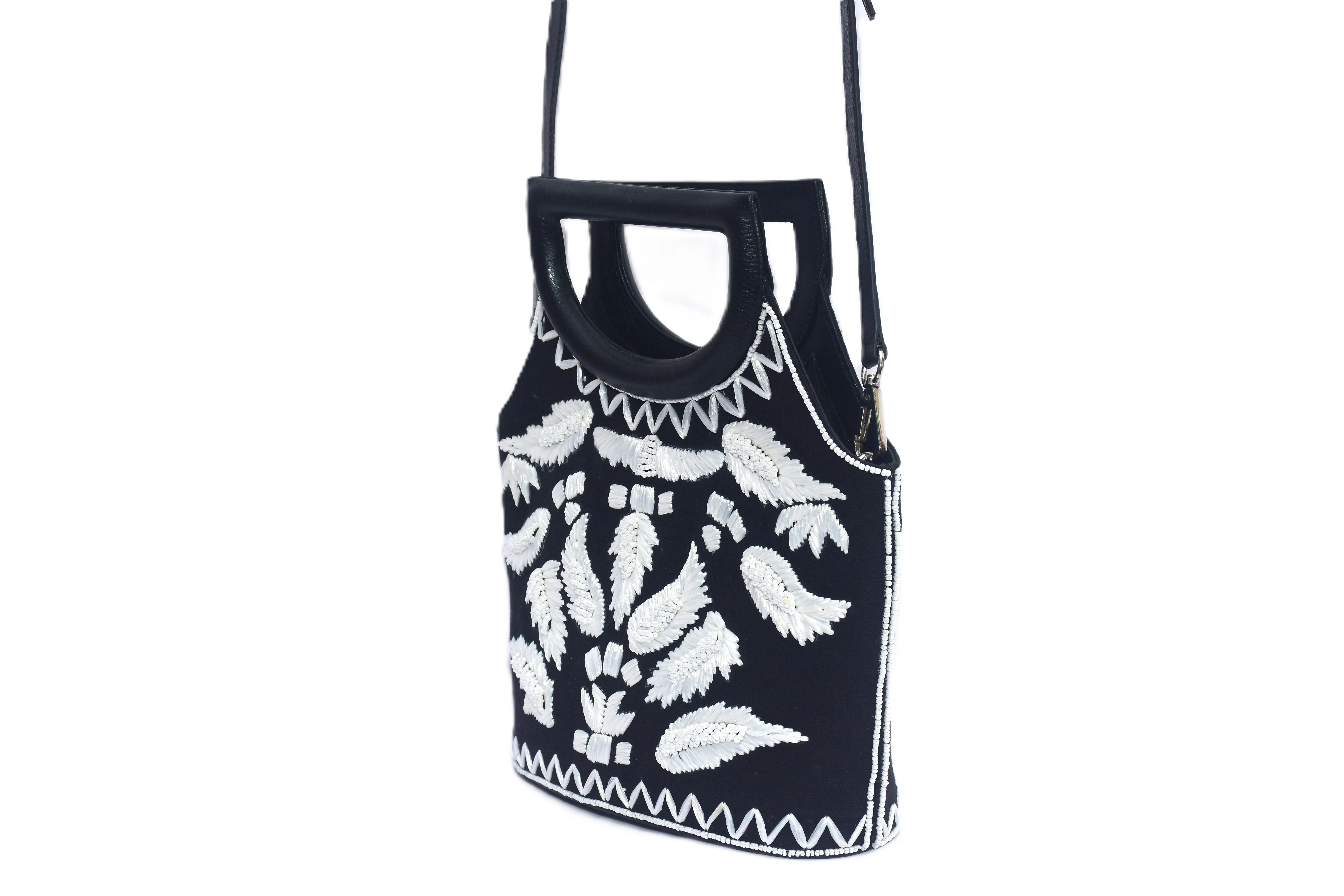 Raffia Embroidered Handheld Bag