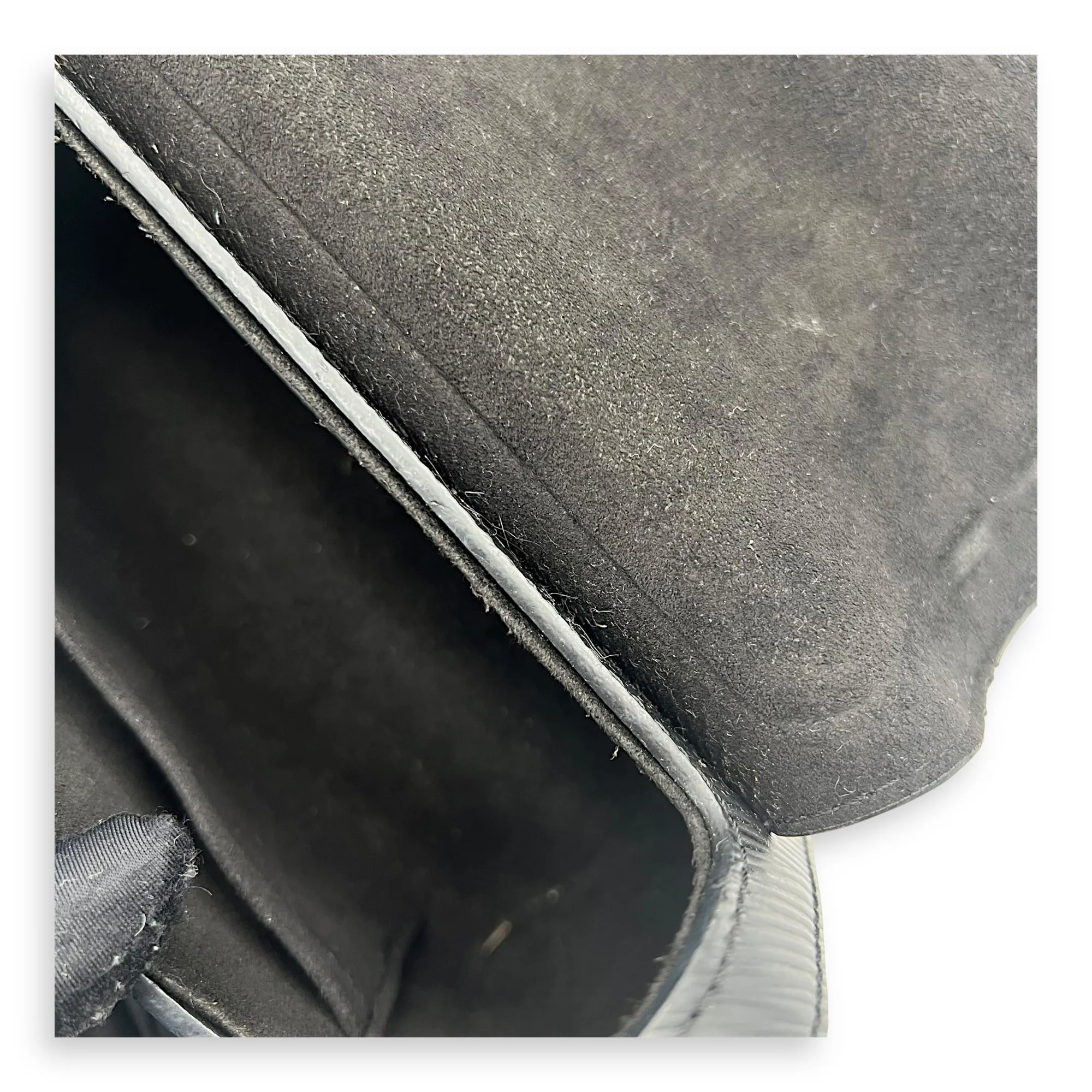Twist PM Black Shoulder Bag in Epi Leather, Silver hardware