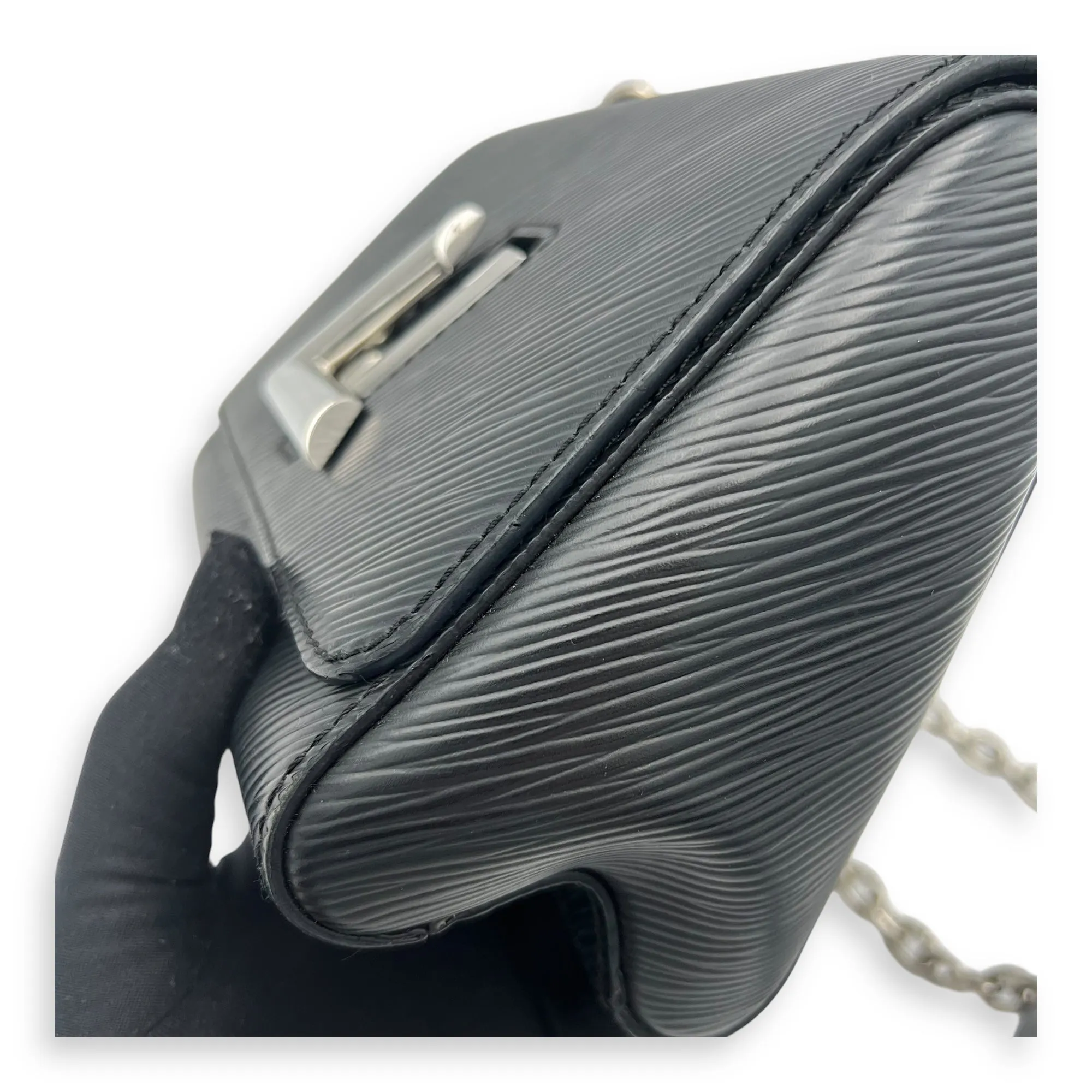 Twist PM Black Shoulder Bag in Epi Leather, Silver hardware