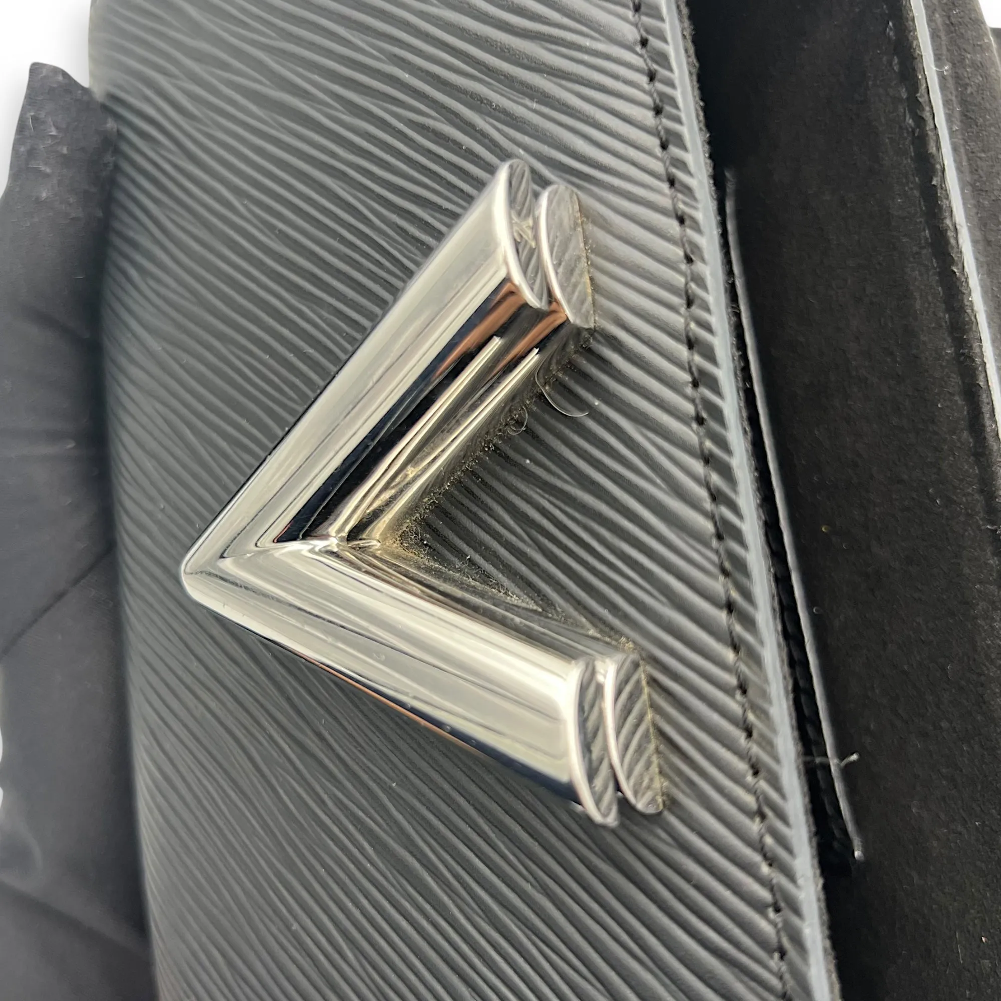 Twist PM Black Shoulder Bag in Epi Leather, Silver hardware