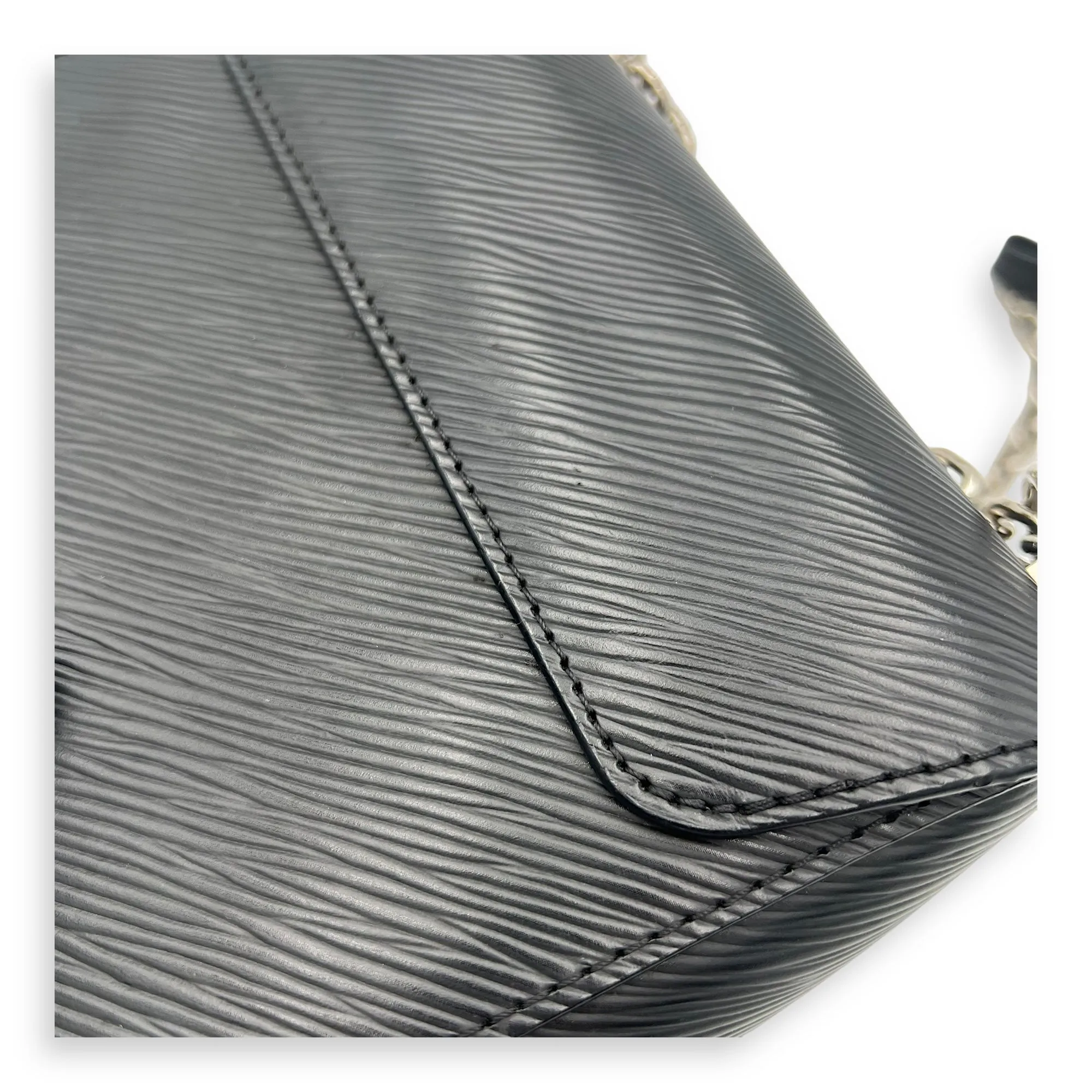 Twist PM Black Shoulder Bag in Epi Leather, Silver hardware