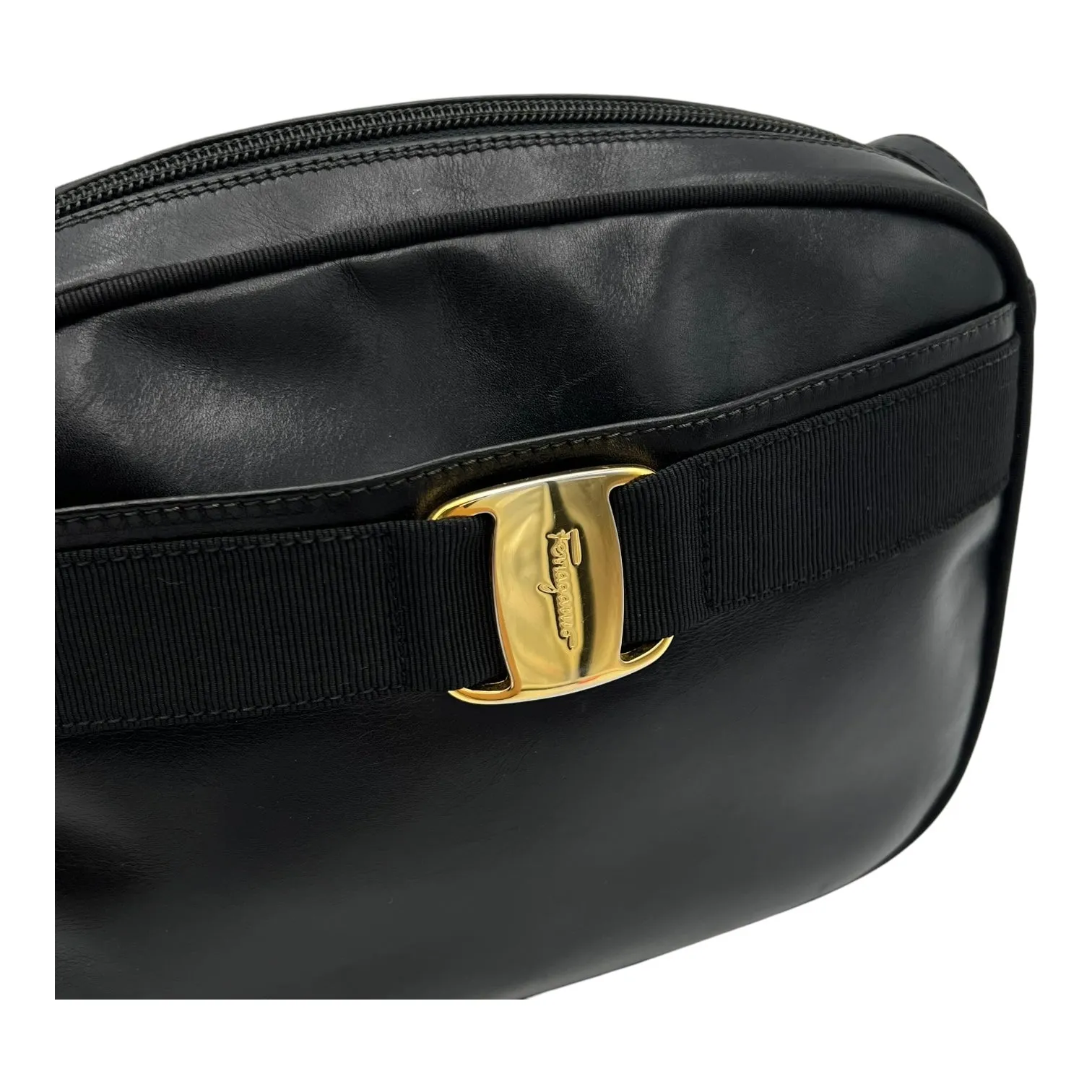 Vara Bow Crossbody Bag Black in Calfskin, Gold hardware